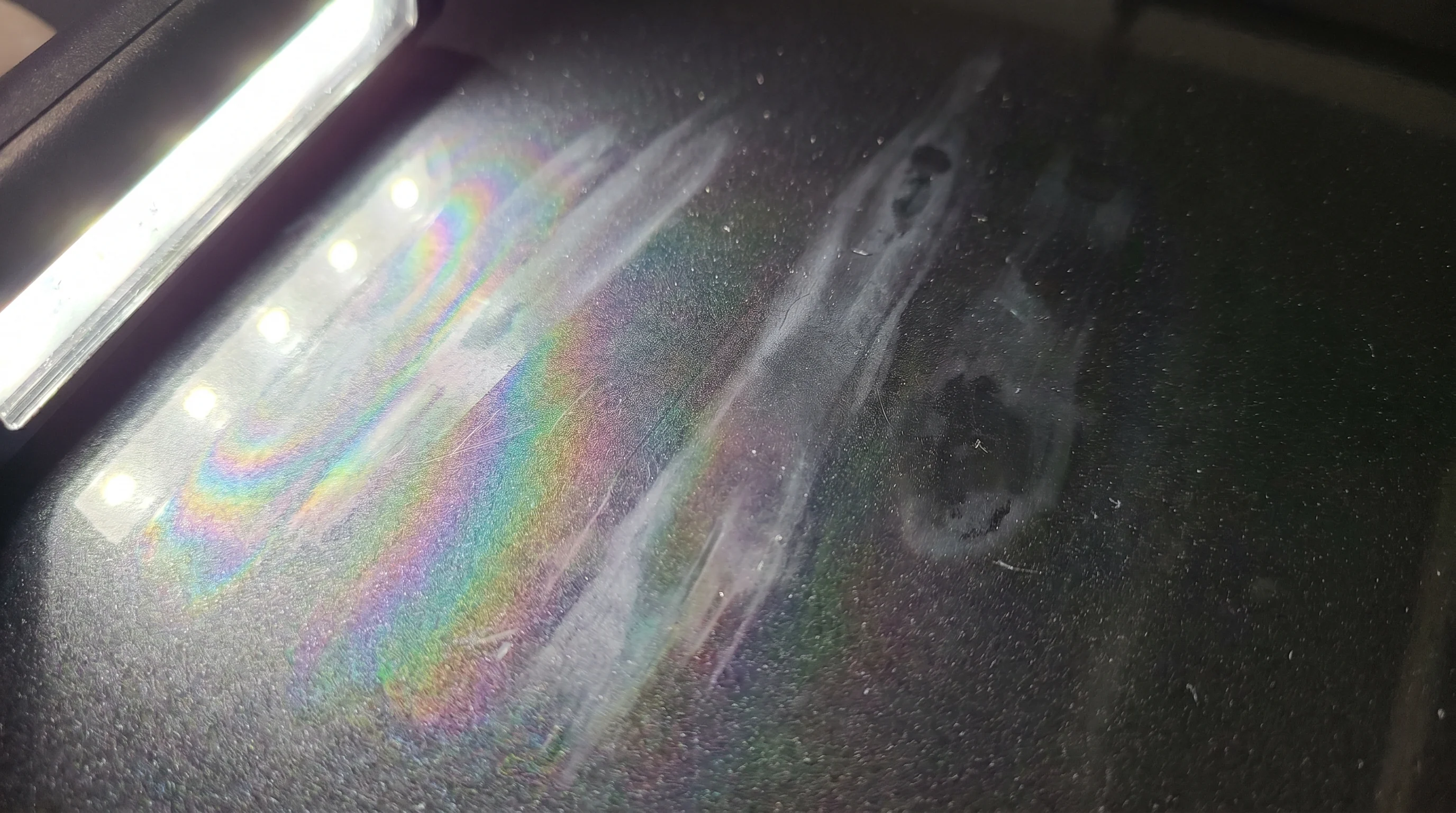 Smugi i hologramy na lakierze po nieprawidłowej aplikacji powłoki ceramicznej